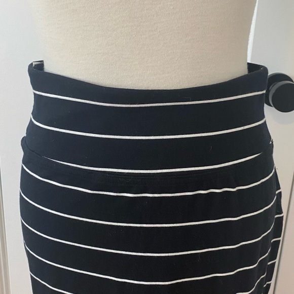 MIDI Striped skirt - Picture 3 of 9